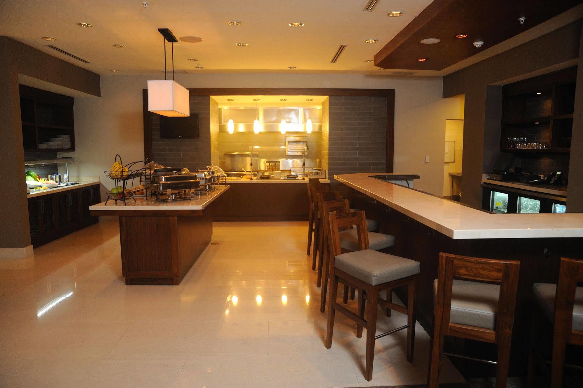 Hilton Garden Inn Panama City Downtown, Panama Ngoại thất bức ảnh